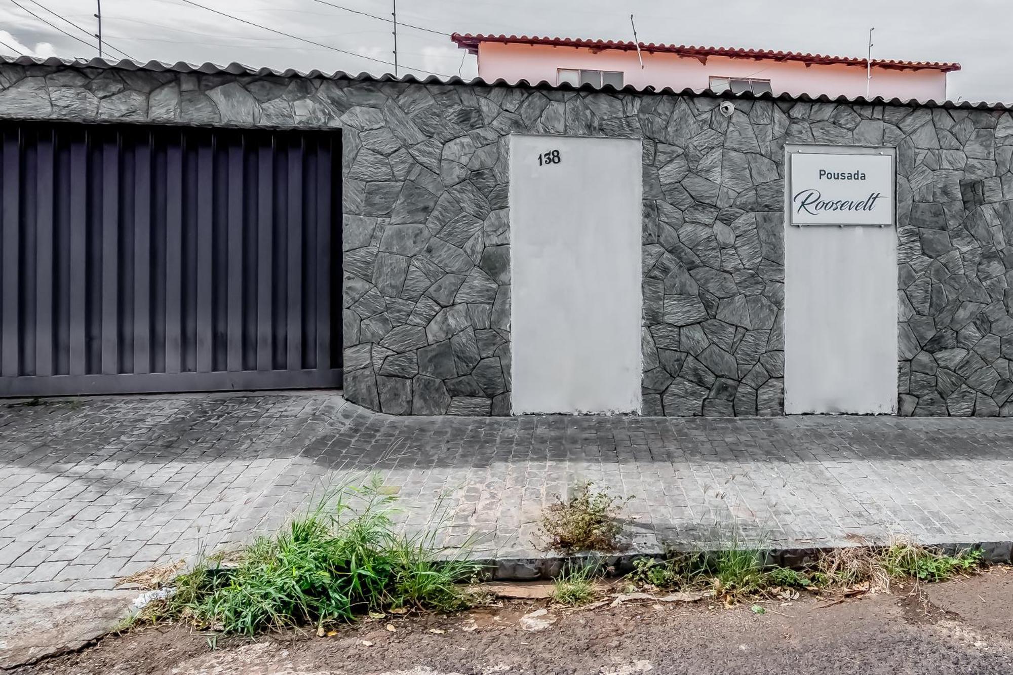 فندق Pousada Roosevelt Quarto 04 - Pousada Central Prox Rodoviaria E Dist Industrial Uberlândia المظهر الخارجي الصورة