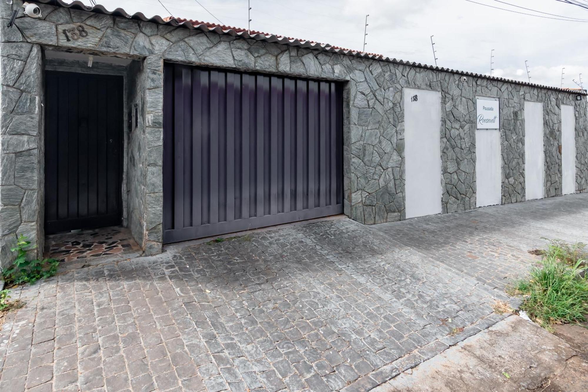 فندق Pousada Roosevelt Quarto 04 - Pousada Central Prox Rodoviaria E Dist Industrial Uberlândia المظهر الخارجي الصورة